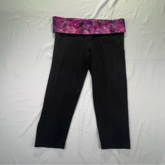 Victoria's Secret Pants - Victoria’s Secret - Yoga Pants Capris - Black and Purple - Size Unknown (Med?)